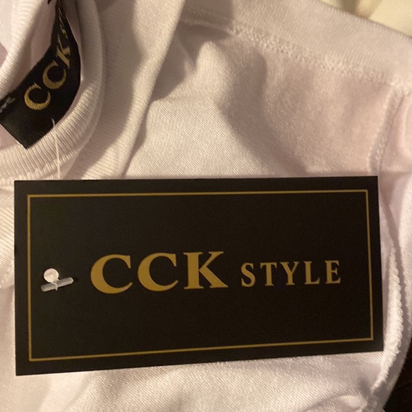 White top NWT sheer on sleeves size M 100% polyester - Picture 8 of 8